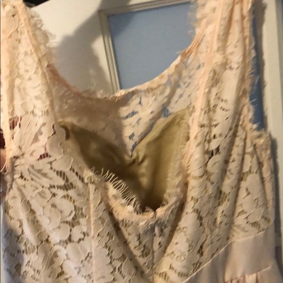 Adorable mini dress in a light peach color - Picture 2 of 3